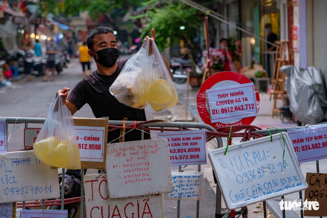 Hà Nội: Đi chợ giãn cách alo là có hàng tại chợ nhà giàu Hàng Bè - Ảnh 12.