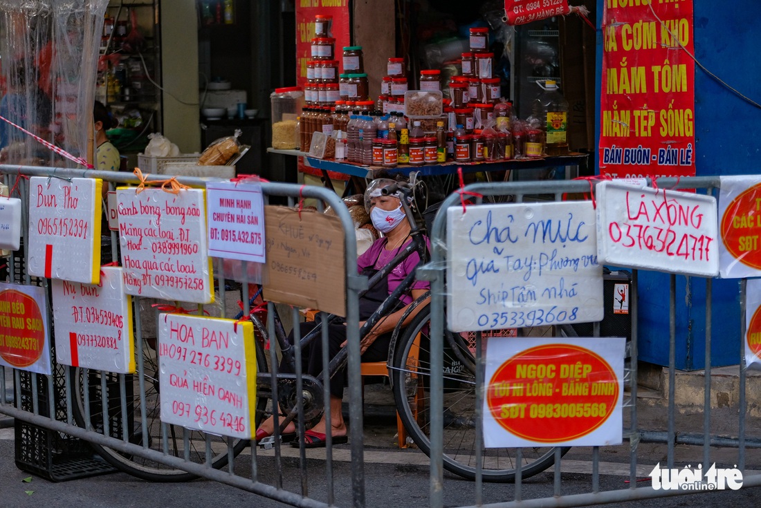 Hà Nội: Đi chợ giãn cách alo là có hàng tại chợ nhà giàu Hàng Bè - Ảnh 5.