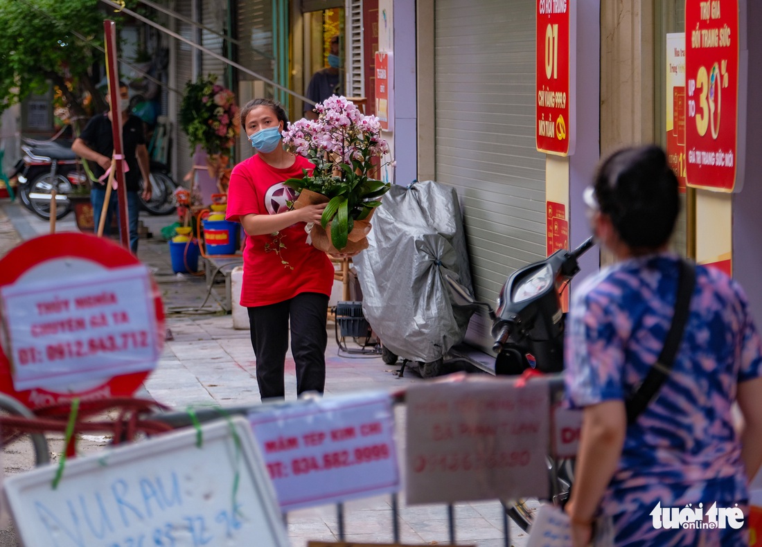 Hà Nội: Đi chợ giãn cách alo là có hàng tại chợ nhà giàu Hàng Bè - Ảnh 11.