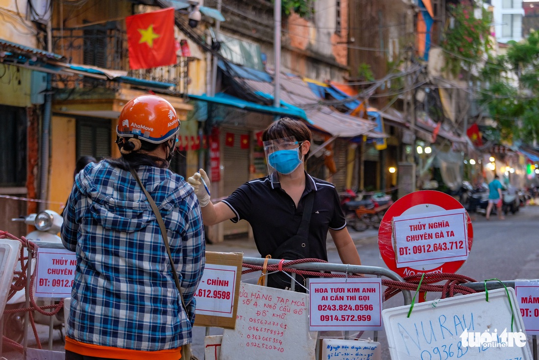 Hà Nội: Đi chợ giãn cách alo là có hàng tại chợ nhà giàu Hàng Bè - Ảnh 10.