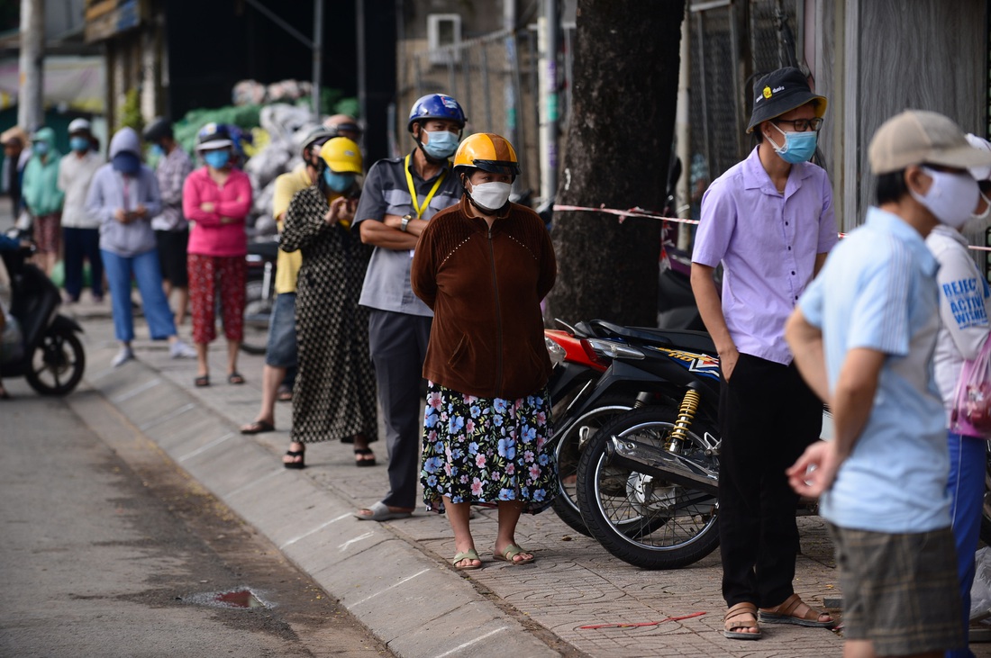 Siêu thị khẳng định đã tăng lượng hàng trữ gấp nhiều lần - Ảnh 6.