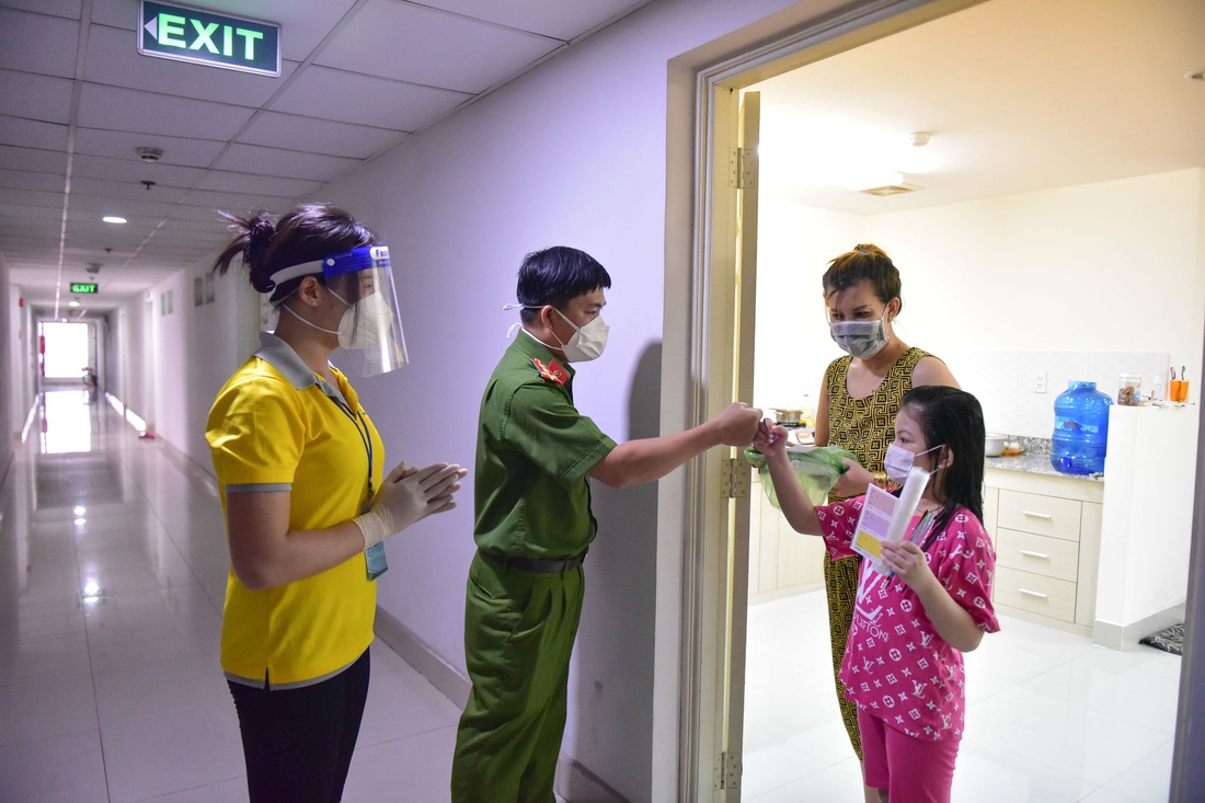 Phòng học dã chiến mùa tựu trường - Ảnh 2. Phòng học dã chiến mùa tựu trường - Ảnh 2.