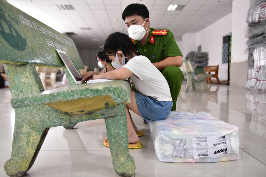Phòng học dã chiến mùa tựu trường - Ảnh 1. Phòng học dã chiến mùa tựu trường - Ảnh 1.