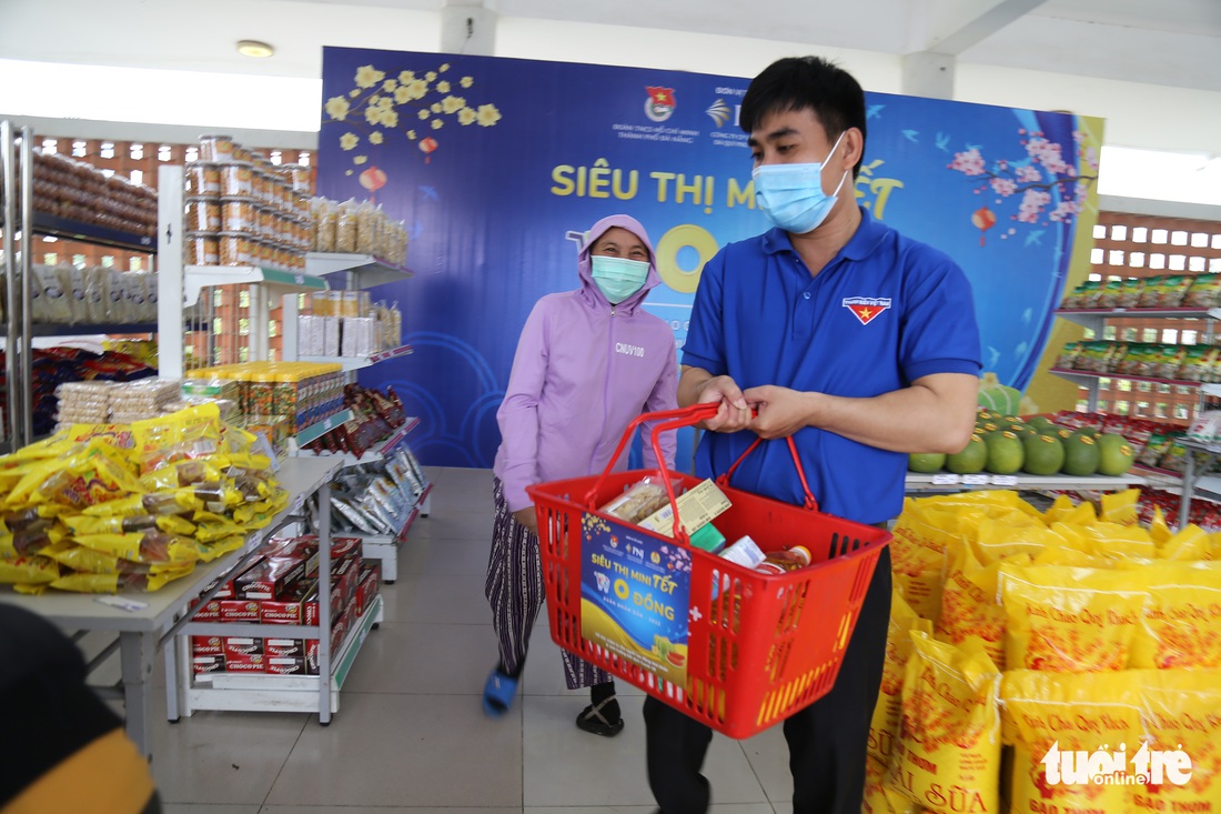 ‘Nghe tin được sắm Tết ở siêu thị 0 đồng, tui thao thức cả đêm’ - Ảnh 3.