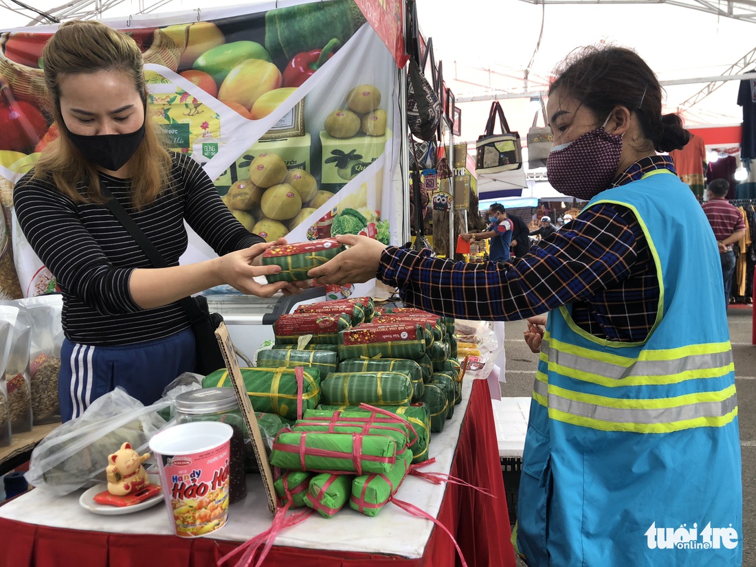 Tết của chị lao công Minh Uyên - Ảnh 2.