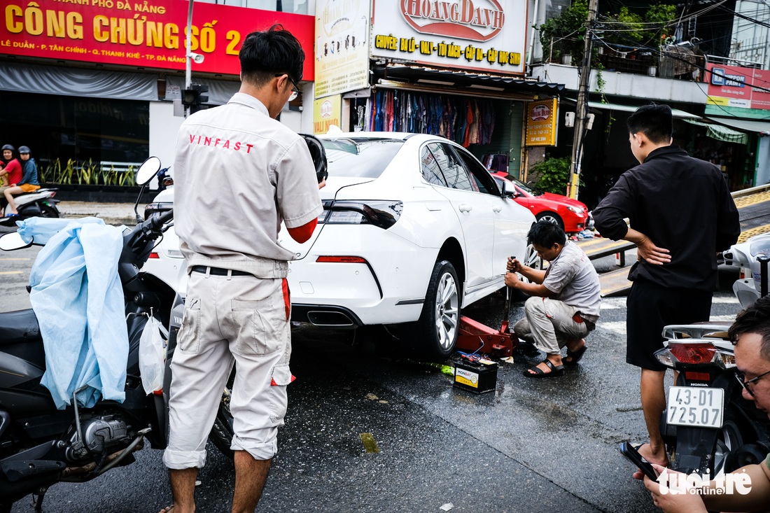 Sau lũ ô tô ngập nước đầy đường, bảo hiểm trả chi phí sửa chữa ra sao? - Ảnh 4.