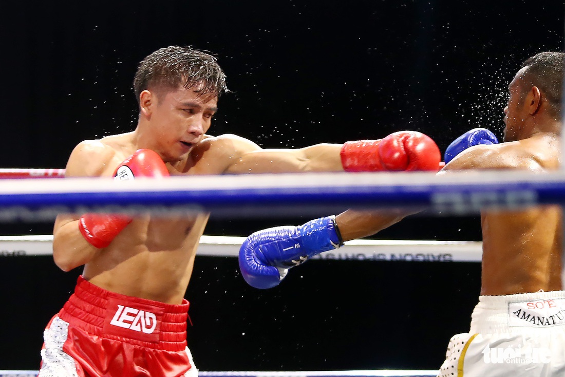 Tái xuất sau 3 năm, Trương Đình Hoàng hạ knock-out đối thủ Indonesia - Ảnh 4.