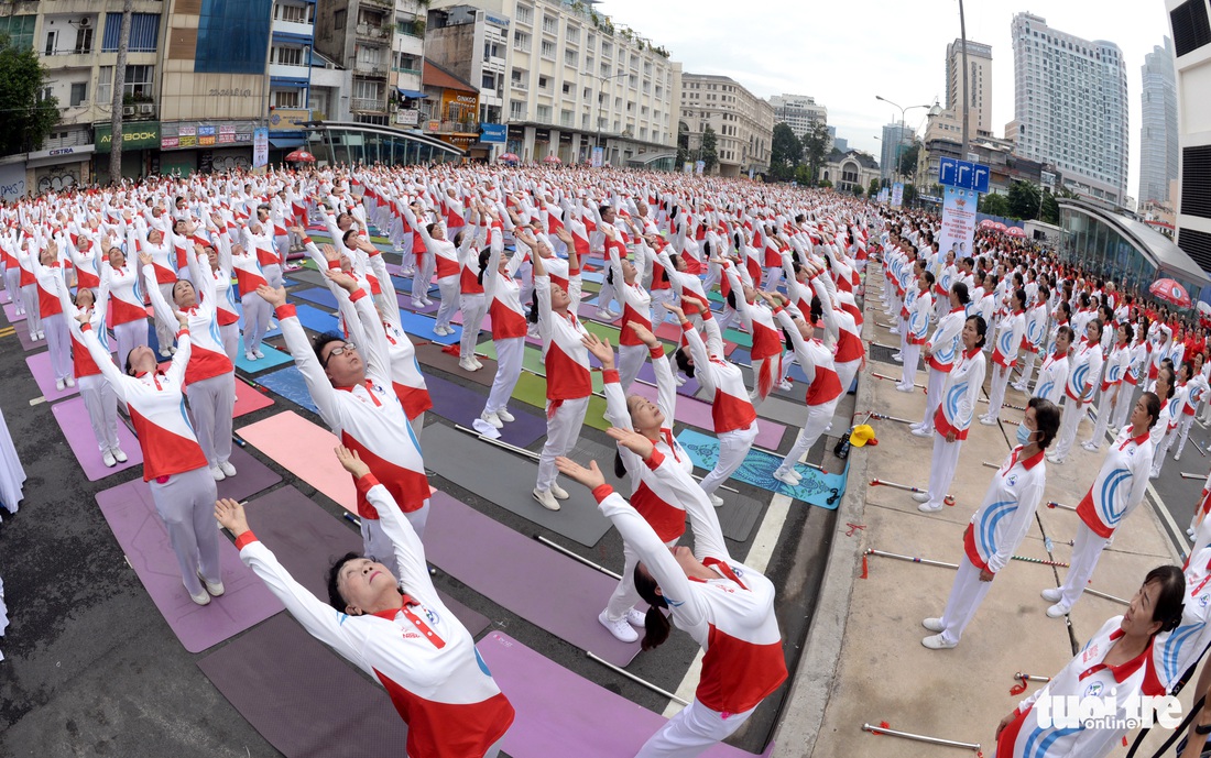 Xác lập kỷ lục Việt Nam tại ngày hội dưỡng sinh, yoga TP.HCM - Ảnh 1.