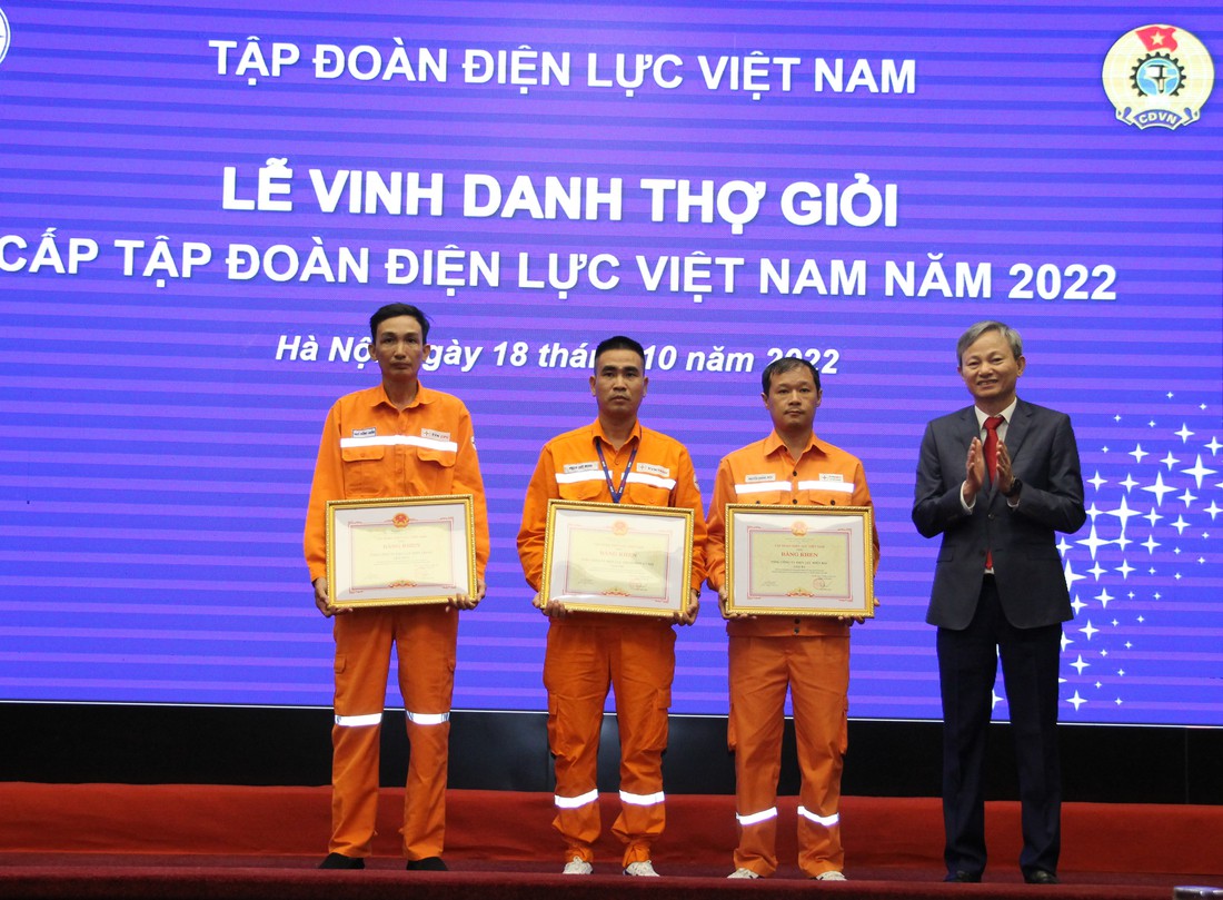 Vinh danh Thợ giỏi cho 12 công nhân EVNCPC - Ảnh 5.