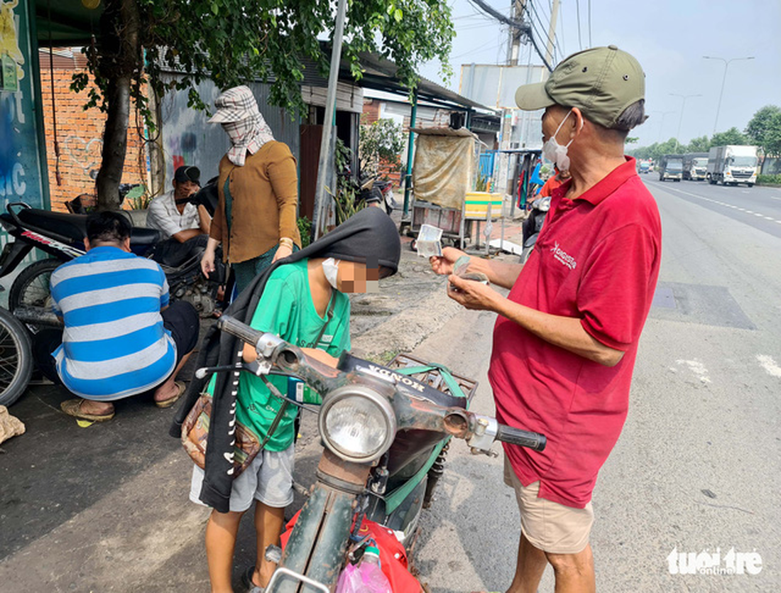 Trên đường Xuyên Á ở TP.HCM, hơn 10km có gần 10 cây xăng hết xăng - Ảnh 9.