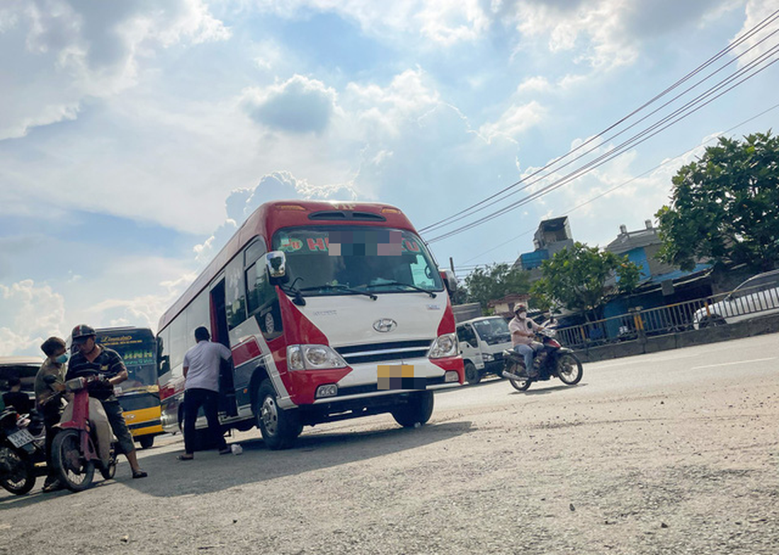 300 chuyến xe bỏ bến Miền Đông mới: Hành khách cũng có lỗi? - Ảnh 1. 300 chuyến xe bỏ bến Miền Đông mới: Hành khách cũng có lỗi? - Ảnh 1.