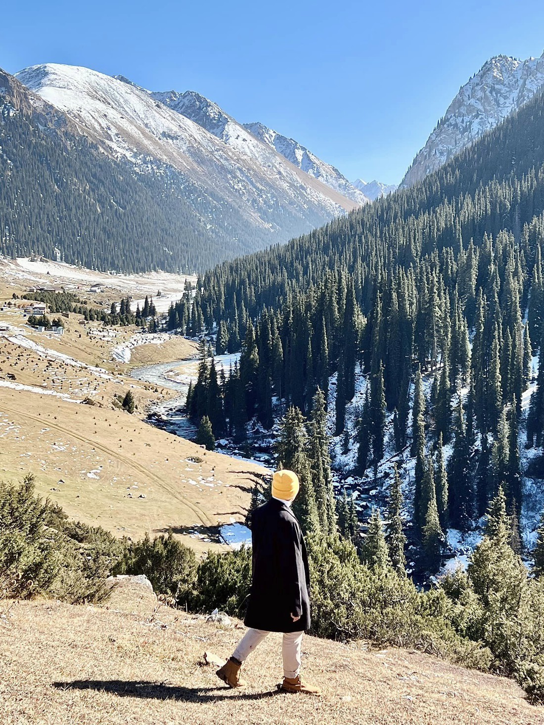 Theo chân du khách Việt ngắm thu vàng trên con đường tơ lụa từ Kazakhstan đến Kyrgyzstan - Ảnh 22.