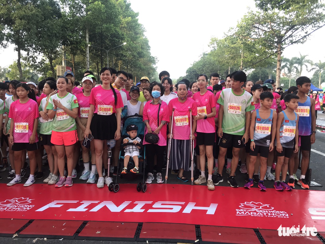 Giải Marathon đất sen hồng, vui khỏe là chính - Ảnh 1.