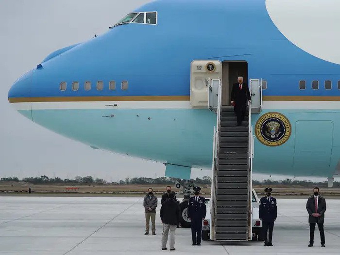 Bên trong chiếc Trump Force One: Dinh thự trên không của cựu tổng thống Donald Trump - Ảnh 1.