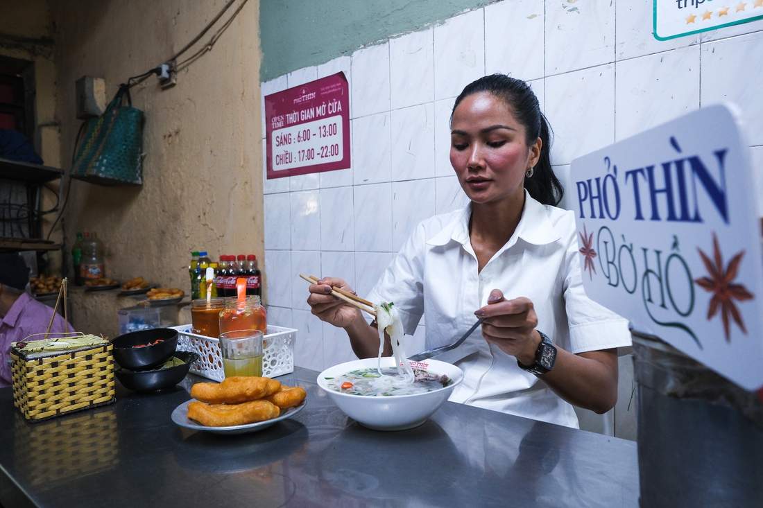 Cùng Phở xuống phố điểm danh phở ngon Hà Nội: Phở Sướng, Khôi Hói, Ngọc Vượng... - Ảnh 2.