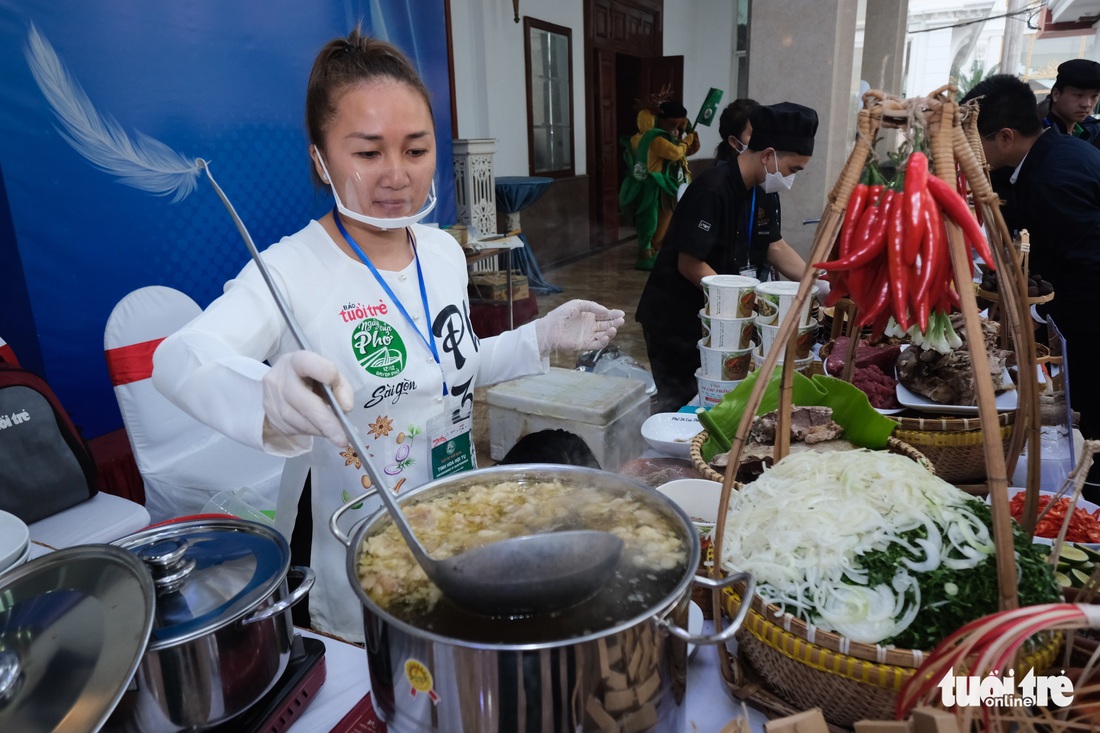 Đại sứ và các nhà ngoại giao hào hứng trải nghiệm phở tại Nam Định - Ảnh 6.