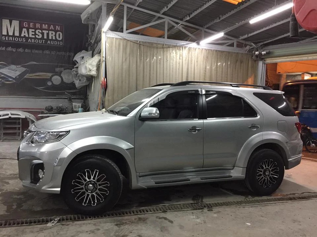 Hãng độ hô biến Toyota Fortuner cũ sang phong cách Lexus nhưng trông hơi... sai sai - Ảnh 4.