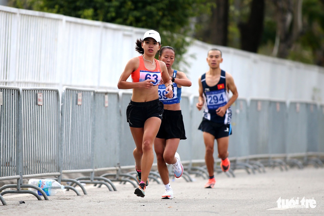 Lê Thị Tuyết giành huy chương vàng marathon lịch sử cho điền kinh Phú Yên - Ảnh 1.