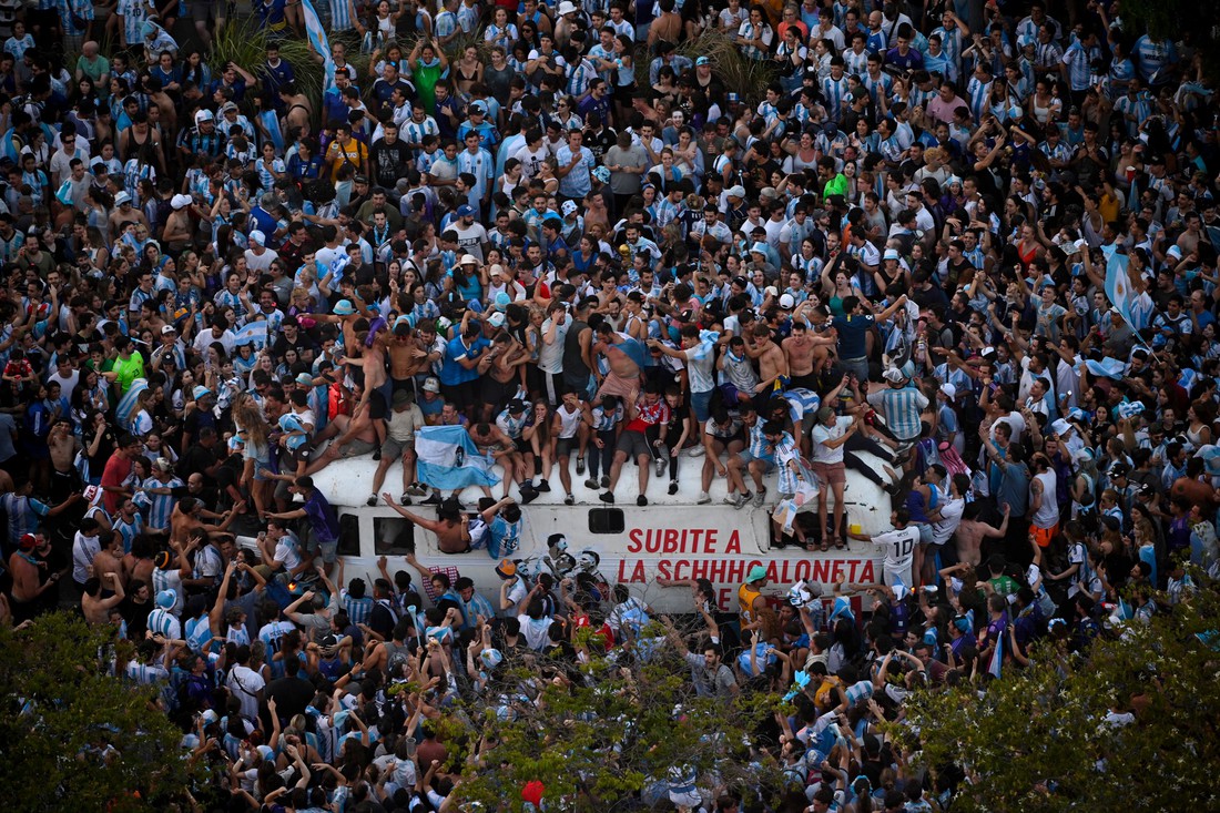 Thủ đô Buenos Aires của Argentina bùng nổ sau chiến thắng của đội nhà - Ảnh 7.