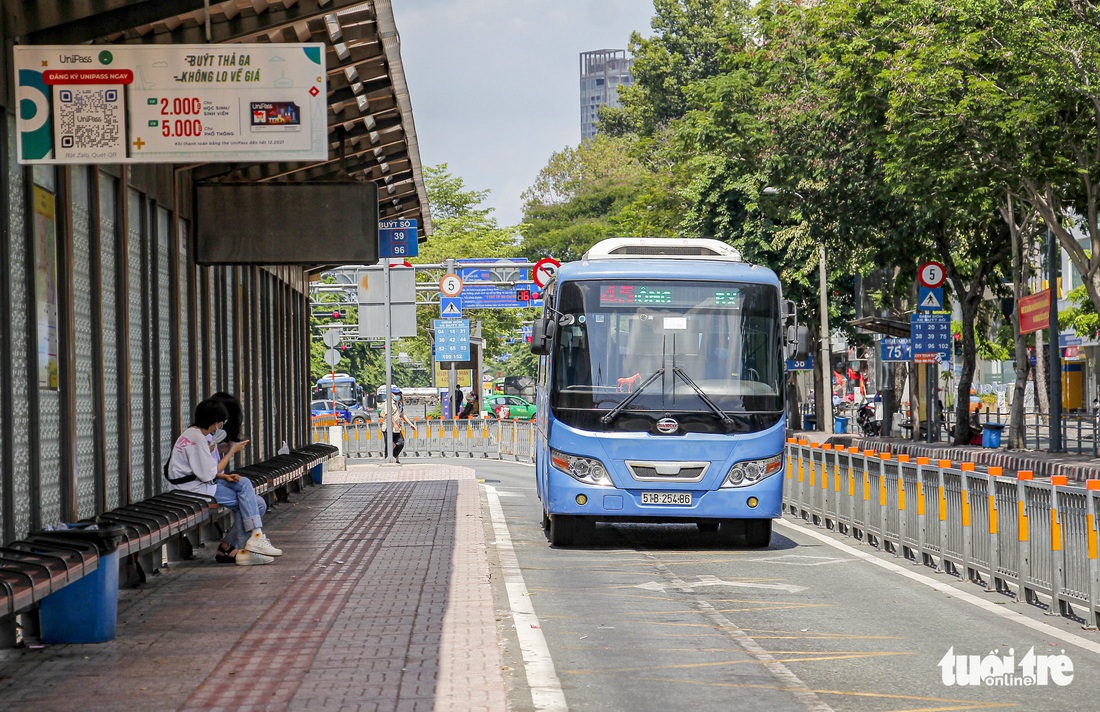 Tin tức sáng 21-12: Giao doanh nghiệp lo nguồn hơn 27 triệu m3/tấn xăng dầu năm 2023 - Ảnh 3.