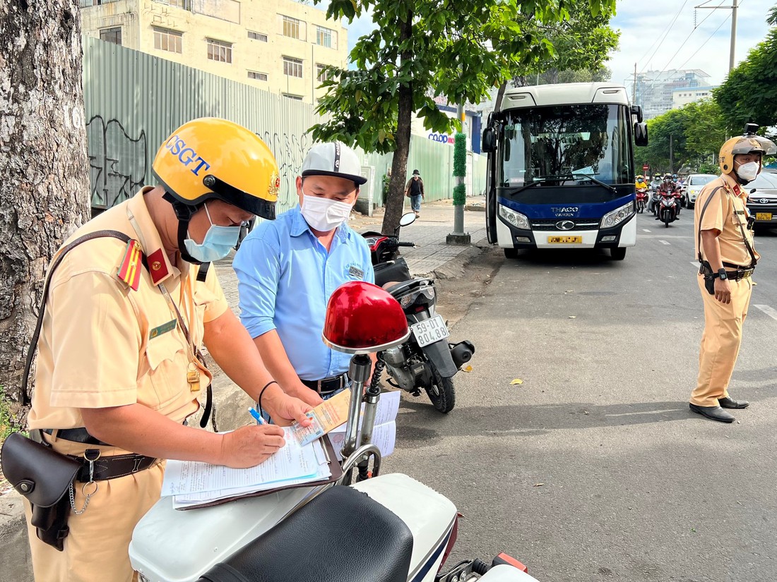 Tin tức sáng 8-12: Hỗ trợ xe miễn phí đến bến Miền Đông mới; 24 thuốc trúng thầu lại không có hàng - Ảnh 2.