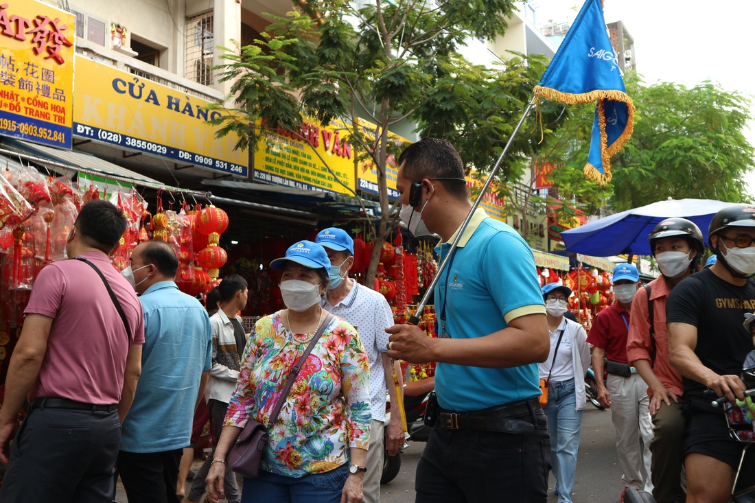 Đường về quê rộng mở, kiều bào bàn rôm rả ngày trở về - Ảnh 1.