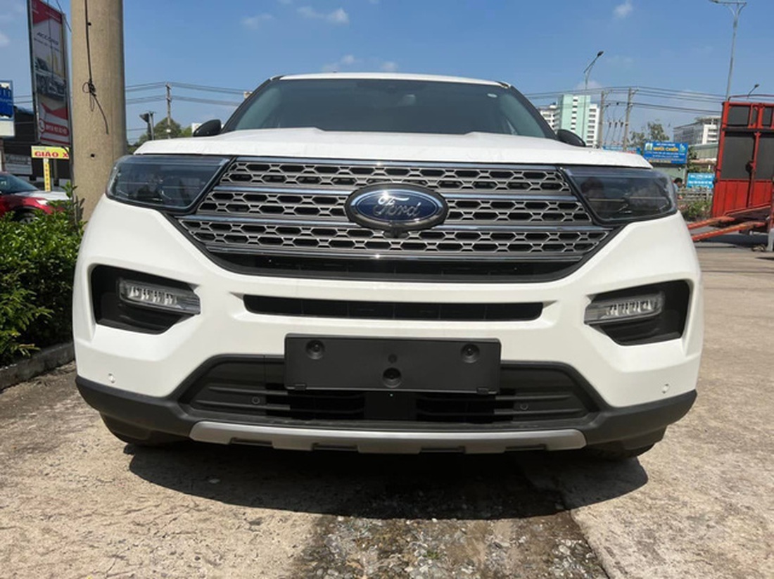 Ford Explorer 2022 ồ ạt về đại lý, nhiều nơi hét giá bia kèm lạc 300 triệu đồng - Ảnh 2.