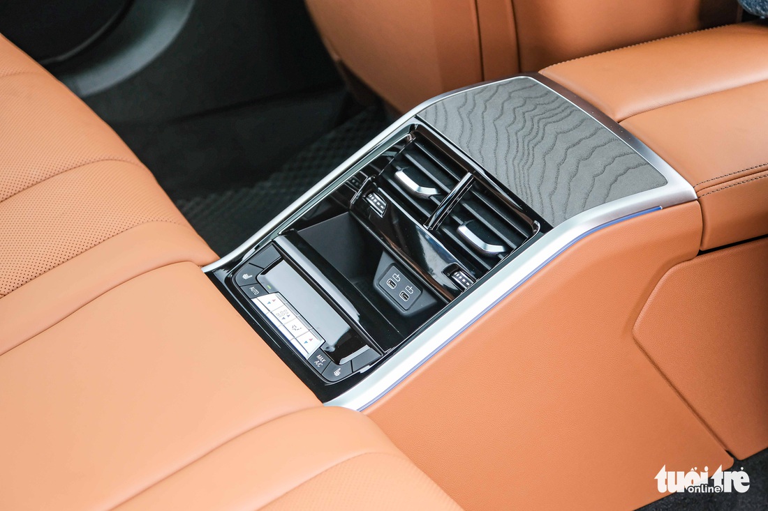 BMW 840i giá khoảng 7 tỷ đồng vừa về Việt Nam: Trang bị chưa đã - Ảnh 13. BMW 840i giá khoảng 7 tỷ đồng vừa về Việt Nam: Trang bị chưa đã - Ảnh 13.