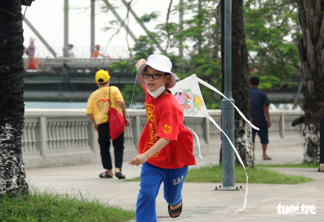 Lễ hội diều Huế 2022: Diều rồng, diều bướm, diều sáo tung bay - Ảnh 6.