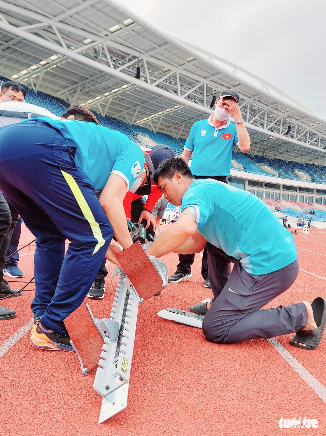 Vận hành hệ thống thi đấu điền kinh SEA Games 31, xuất hiện nhiều sự cố... gây cười! - Ảnh 4.