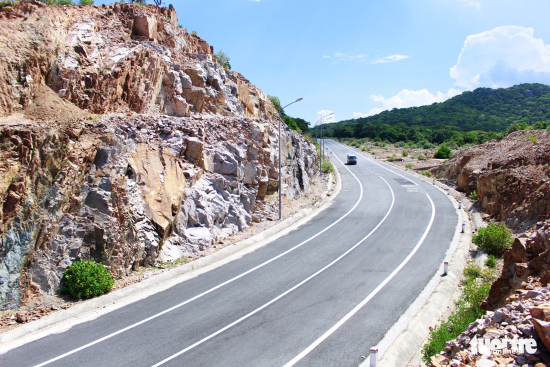 Mê mẩn khung cảnh biển, núi và rừng trên cung đường ven biển Ninh Thuận - Khánh Hòa - Ảnh 4.