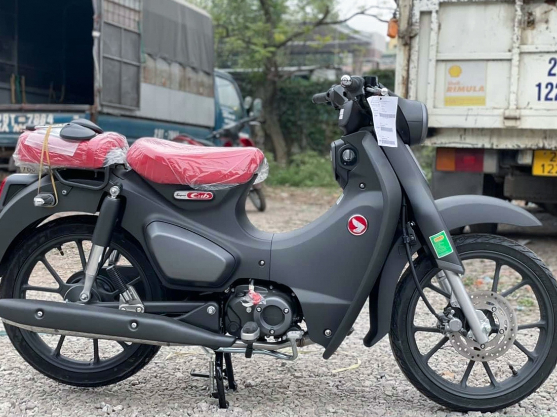 Giá Honda Super Cub hơn 150 triệu đồng, dân buôn lãi gấp đôi - Ảnh 1.