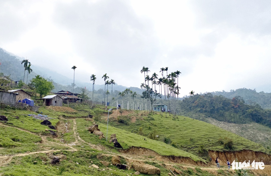 Vào làng... đỏ miệng - Ảnh 1.