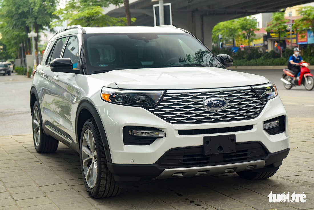 Ford Explorer Platinum hàng độc về Việt Nam, nhiều trang bị hơn chính hãng, giá 4 tỉ đồng - Ảnh 1.