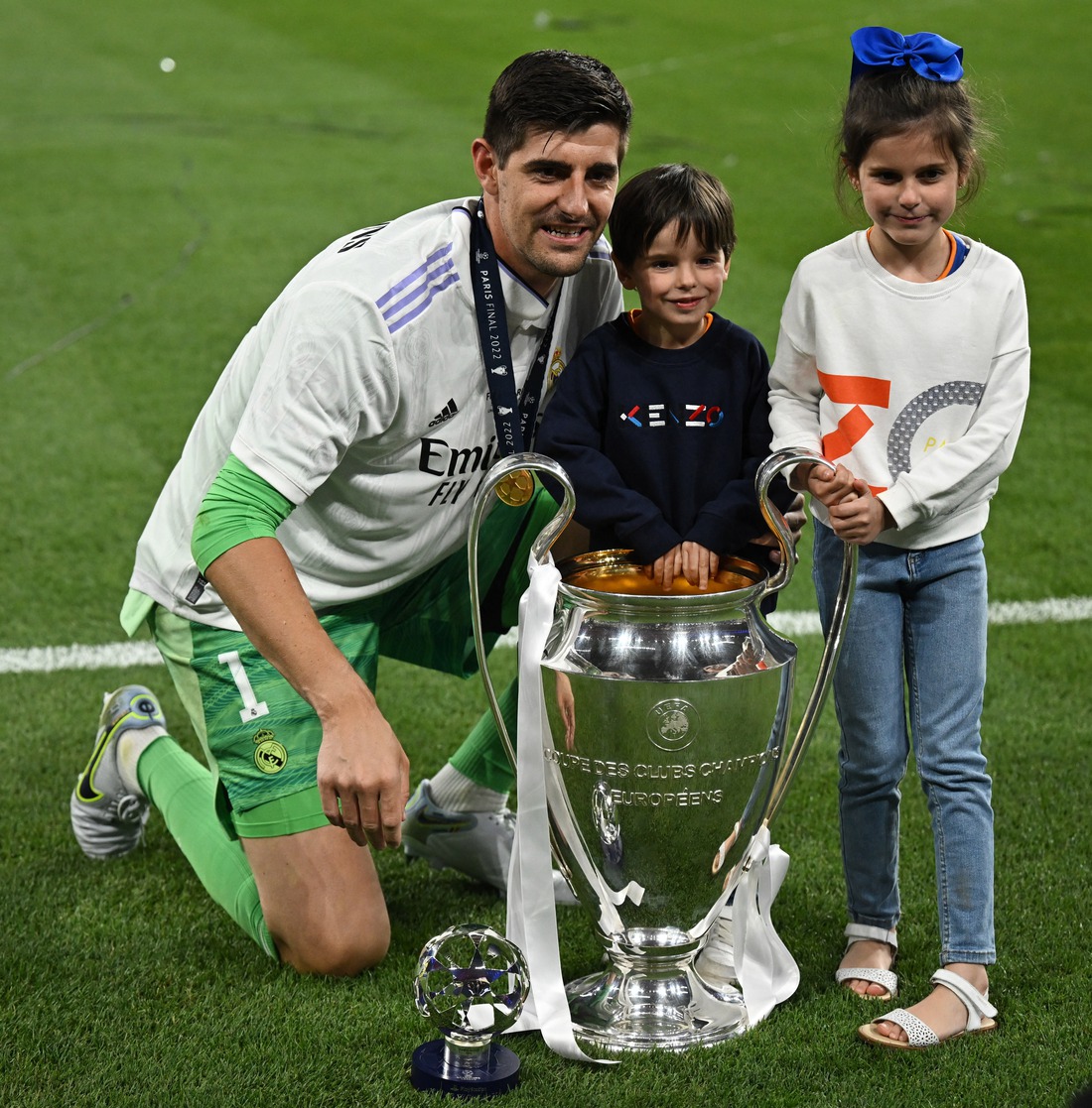 Làm nản lòng các chân sút Liverpool, Courtois đi vào lịch sử Champions League - Ảnh 1.