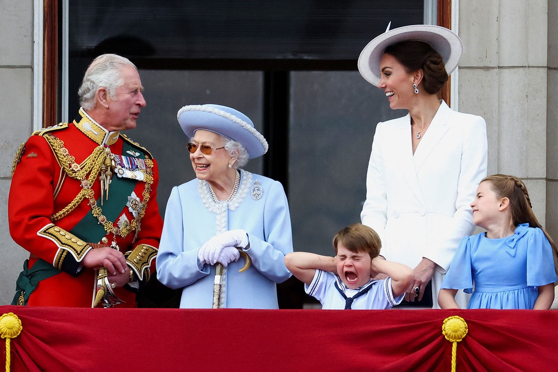 Hoành tráng đại lễ kỷ niệm 70 năm trị vì của Nữ hoàng Elizabeth II - Ảnh 11. Hoành tráng đại lễ kỷ niệm 70 năm trị vì của Nữ hoàng Elizabeth II - Ảnh 11.