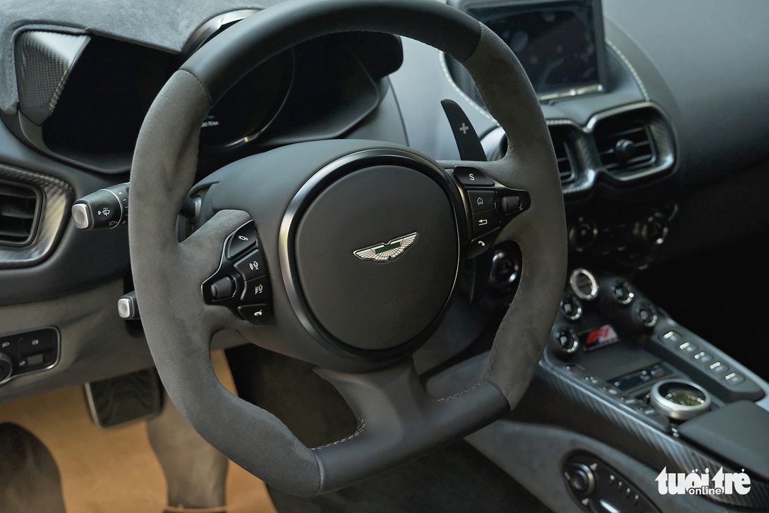 Aston Martin Vantage F1 Edition đầu tiên Việt Nam giá gần 18,8 tỉ đồng - Ảnh 10.