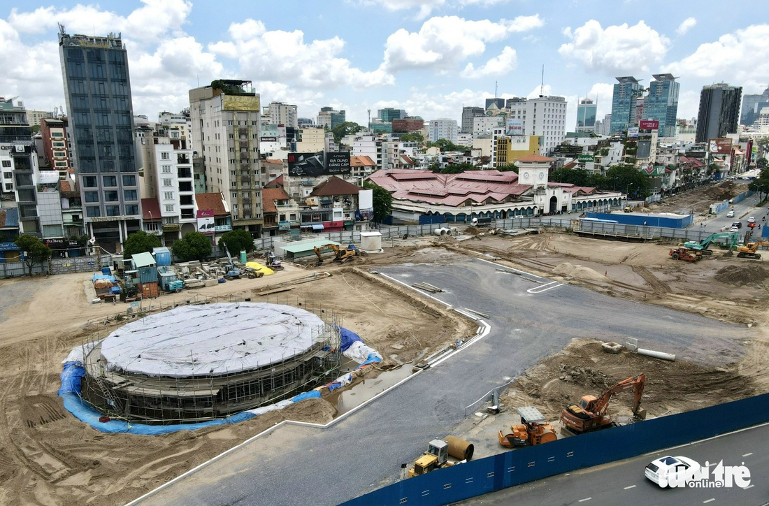 Cửa lấy sáng - điểm nhấn của nhà ga metro trung tâm Bến Thành - Ảnh 1.