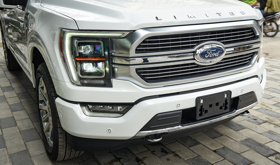 Xe bán tải cho nhà giàu Ford F-150 Limited 2022 giá hơn 6 tỉ đồng tại Việt Nam - Ảnh 3.