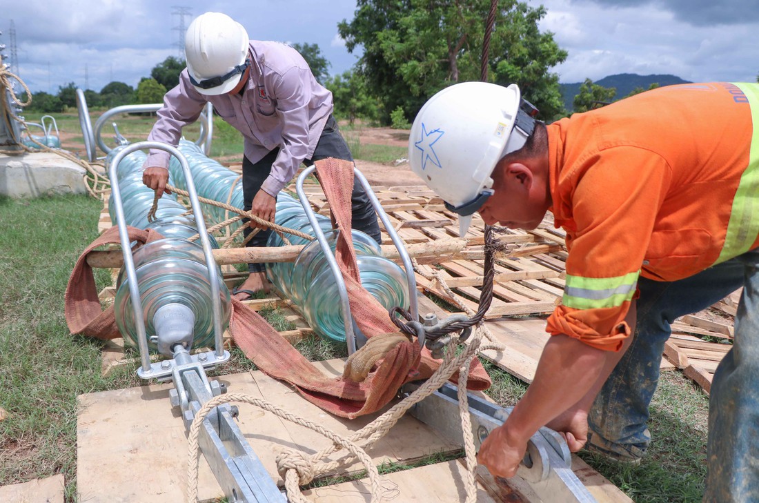 Chạy đua với thời tiết trên công trường điện Ninh Thuận - Ảnh 6.