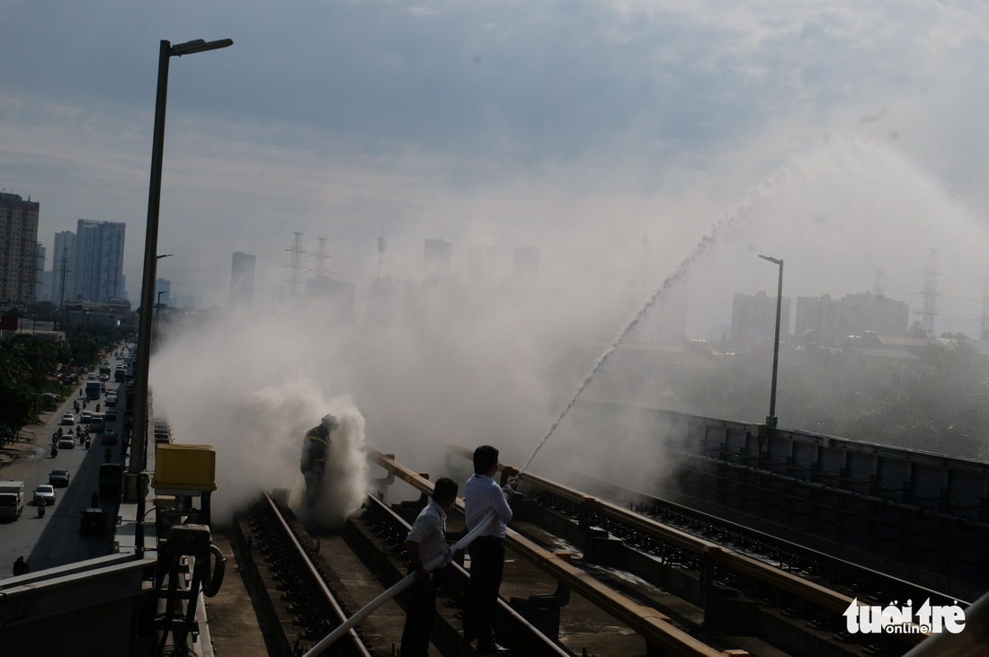 Diễn tập tình huống chữa cháy khó nhất trên metro Cát Linh - Hà Đông - Ảnh 8.