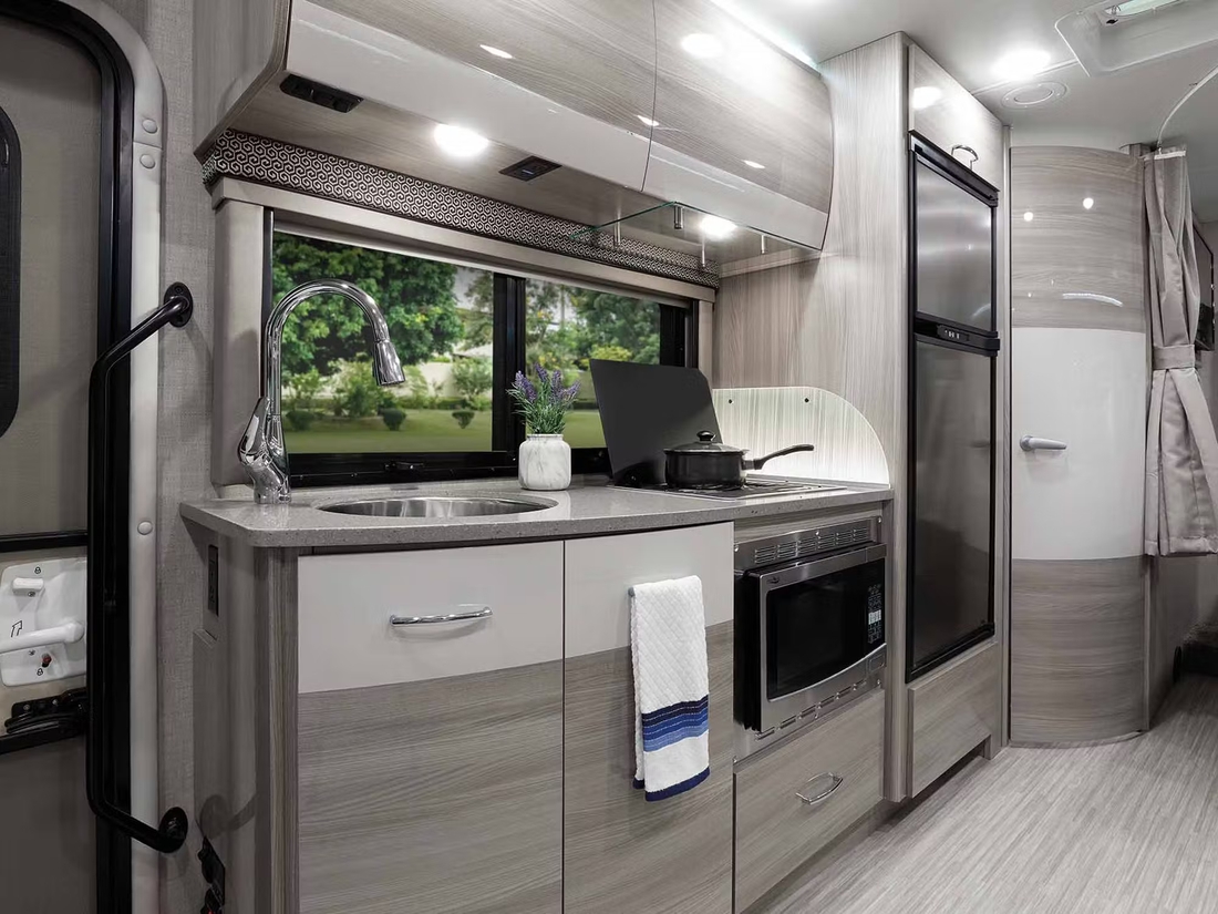 Nhà di động Mercedes-Benz nhỏ nhưng có thể ‘nở’ ra - Ảnh 7. Nhà di động Mercedes-Benz nhỏ nhưng có thể ‘nở’ ra - Ảnh 7.