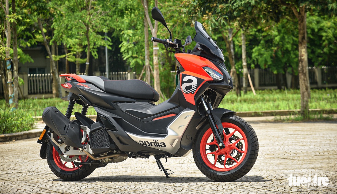 Xe tay ga cho dân mê phượt: Aprilia SR GT 200 giá từ 97 triệu đồng - Ảnh 1.