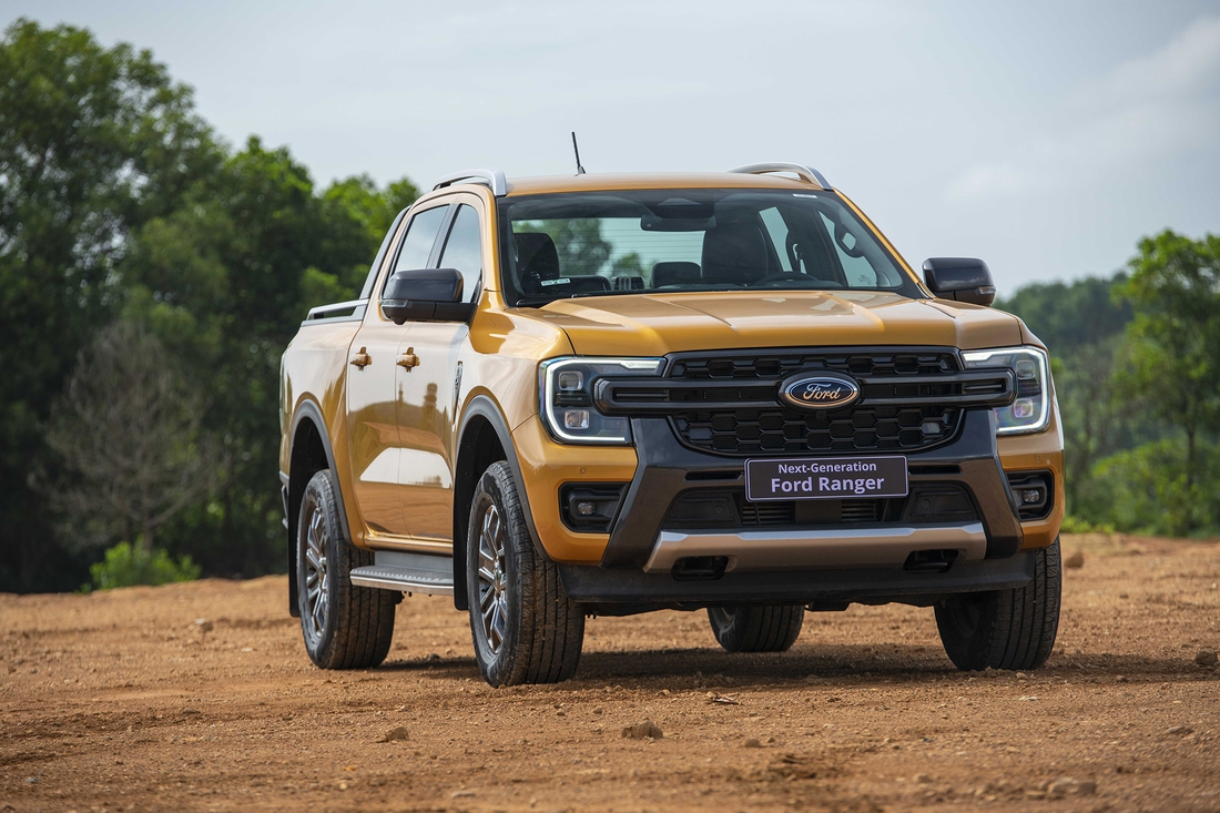 Ford Ranger 2023 ra mắt Việt Nam: Giá từ 658 triệu đồng, thay đổi toàn diện - Ảnh 1.