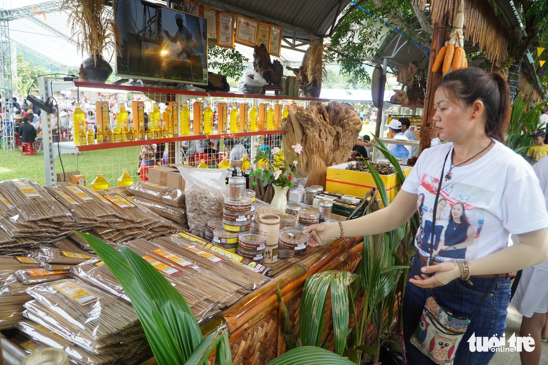 Về làng Đại Bình chơi lễ hội, thưởng thức trái cây miệt vườn bên sông Thu Bồn - Ảnh 7.