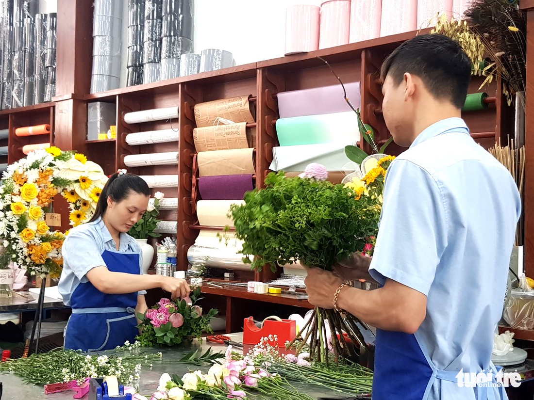 Hoa ngày lễ Vu lan, không khí khác biệt giữa TP.HCM và Hà Nội - Ảnh 4.