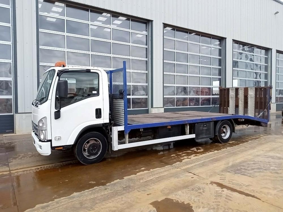 Xe tải làm nhà di động, đủ tiện nghi như nhà nghỉ, có cả giếng trời - Ảnh 2. Xe tải làm nhà di động, đủ tiện nghi như nhà nghỉ, có cả giếng trời - Ảnh 2.