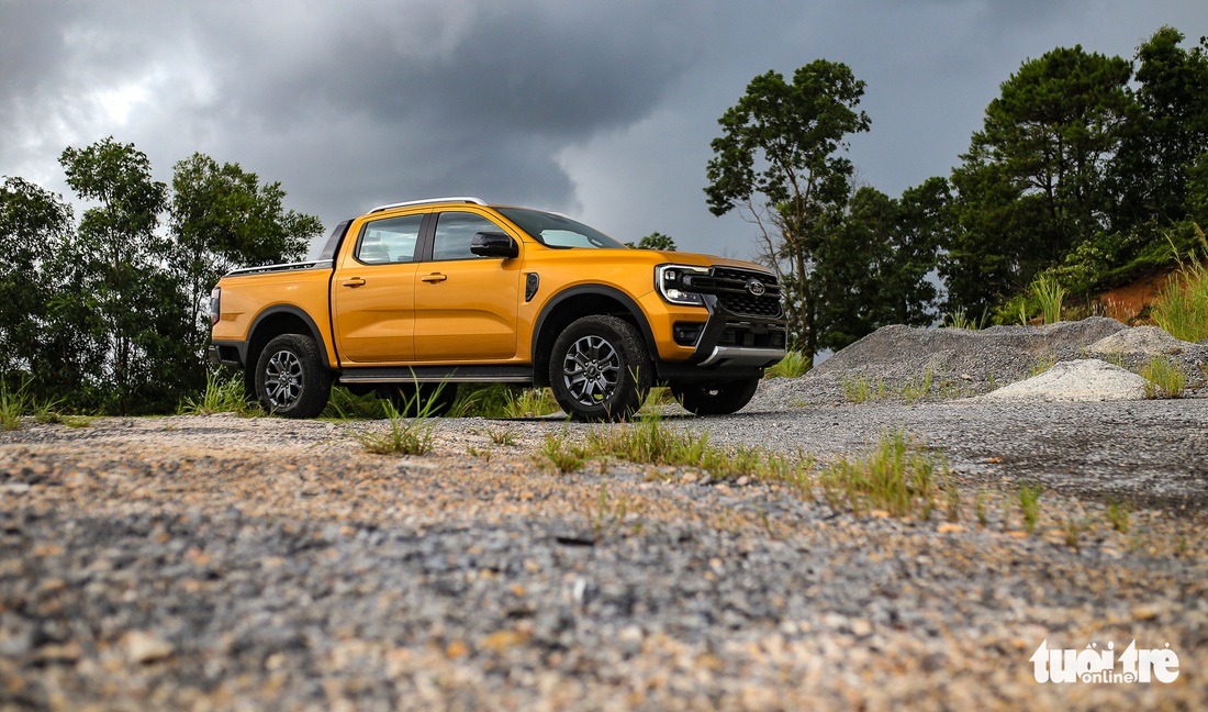 Đánh giá Ford Ranger Wildtrak 2023: Thu hẹp khác biệt với ‘xe con’ - Ảnh 1.