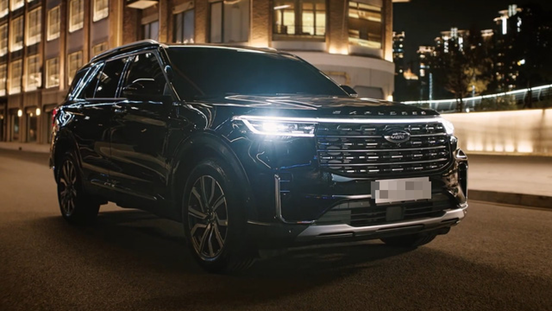 Ford Explorer 2023 ra mắt: Màn 27 inch, nội thất như du thuyền - Ảnh 1.