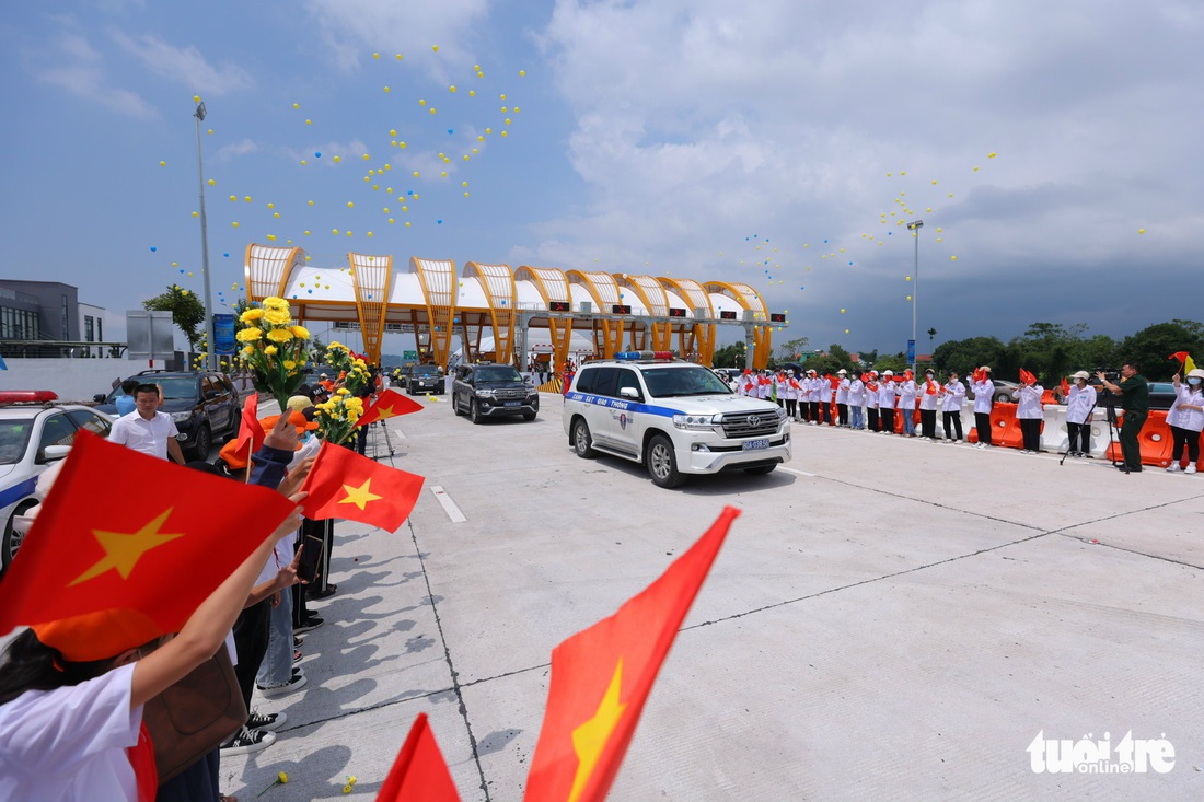 Quảng Ninh thông xe cao tốc Vân Đồn - Móng Cái - Ảnh 4.